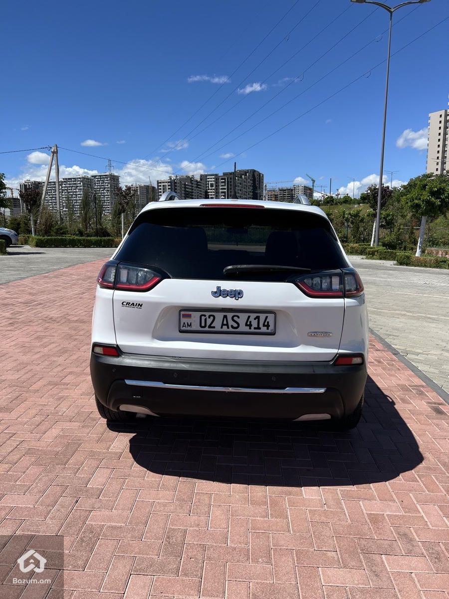 Jeep Cherokee - image 8