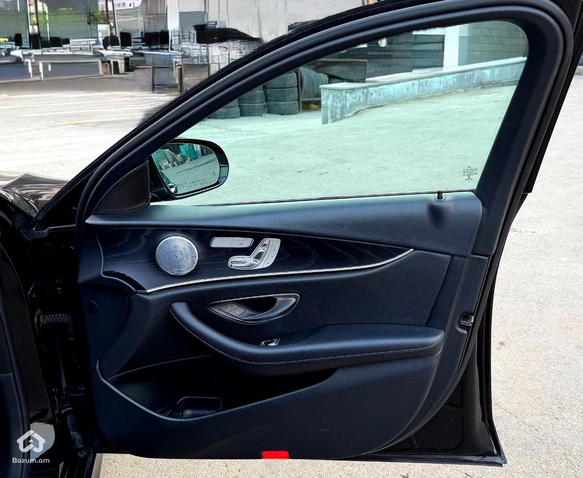 Mercedes Benz E300 - image 7