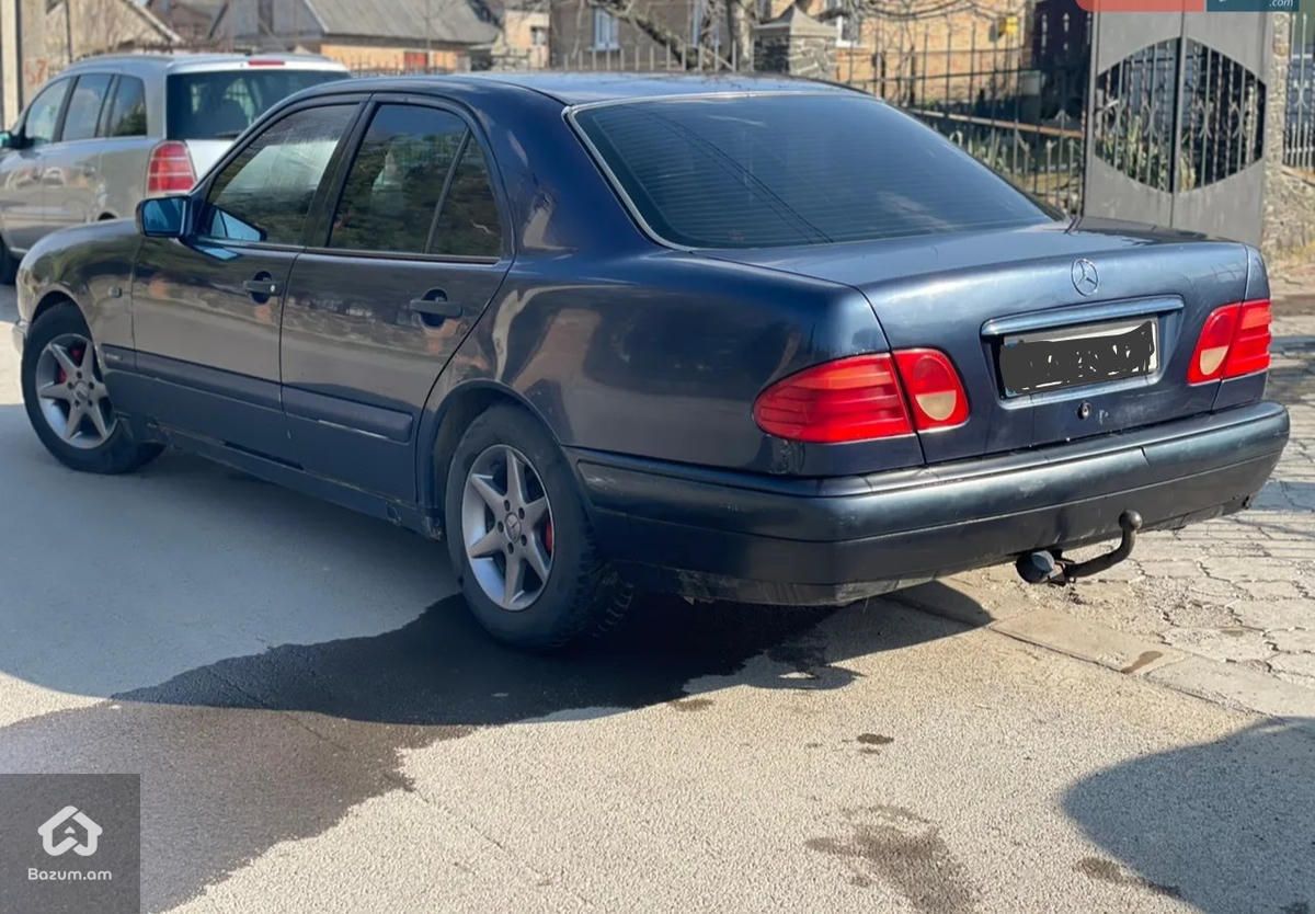 meecedes benz w210 e200 - image 2