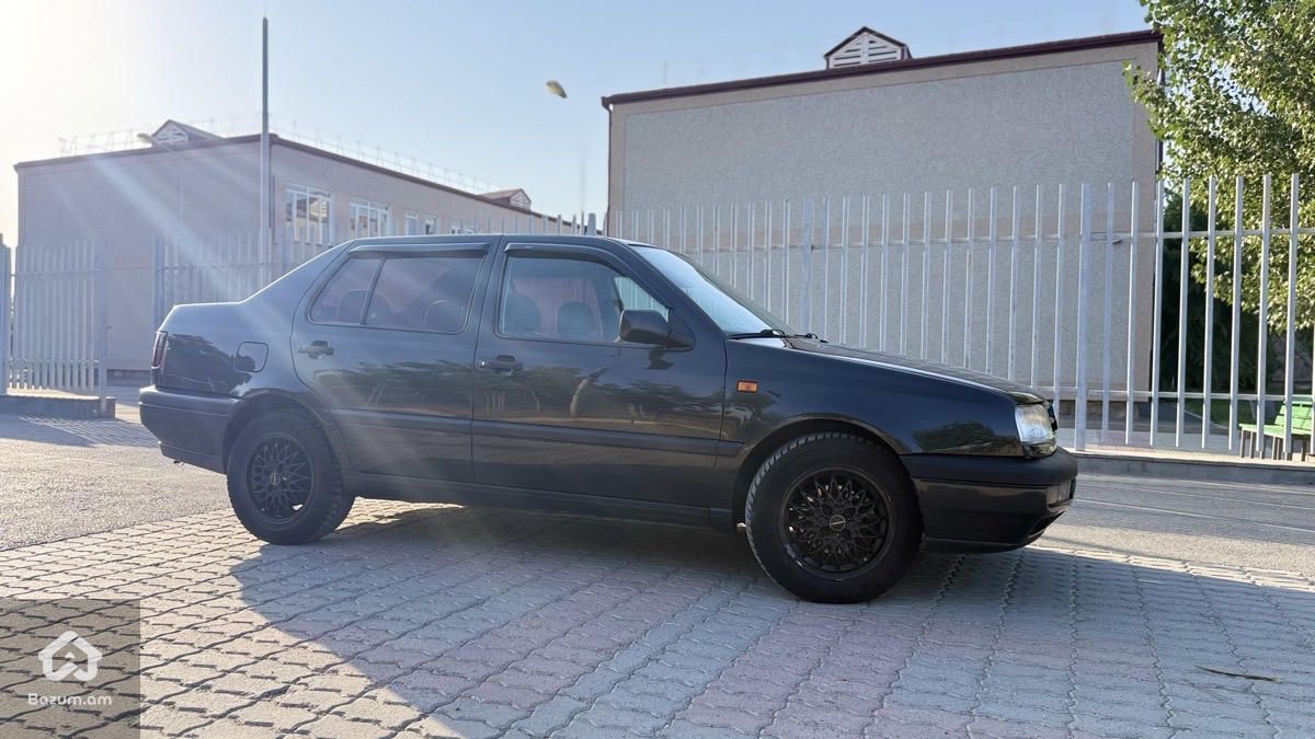 Volkswagen Vento 1994 - image 3