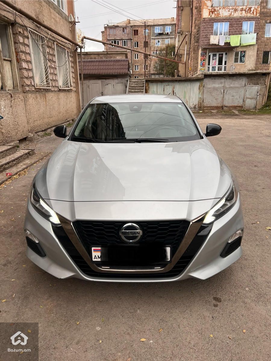 Nissan Altima SR 2021 - image 1