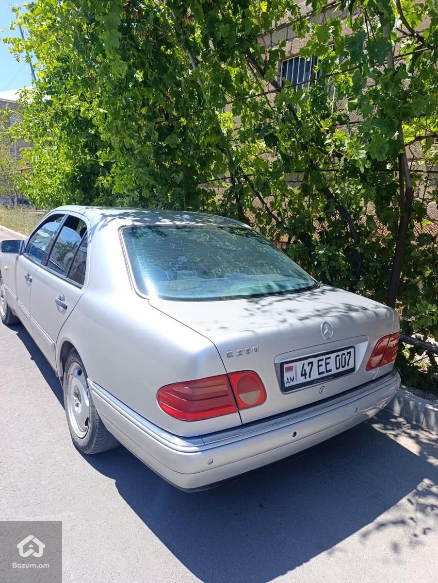 Mercedes-Benz E class W210 - image 2