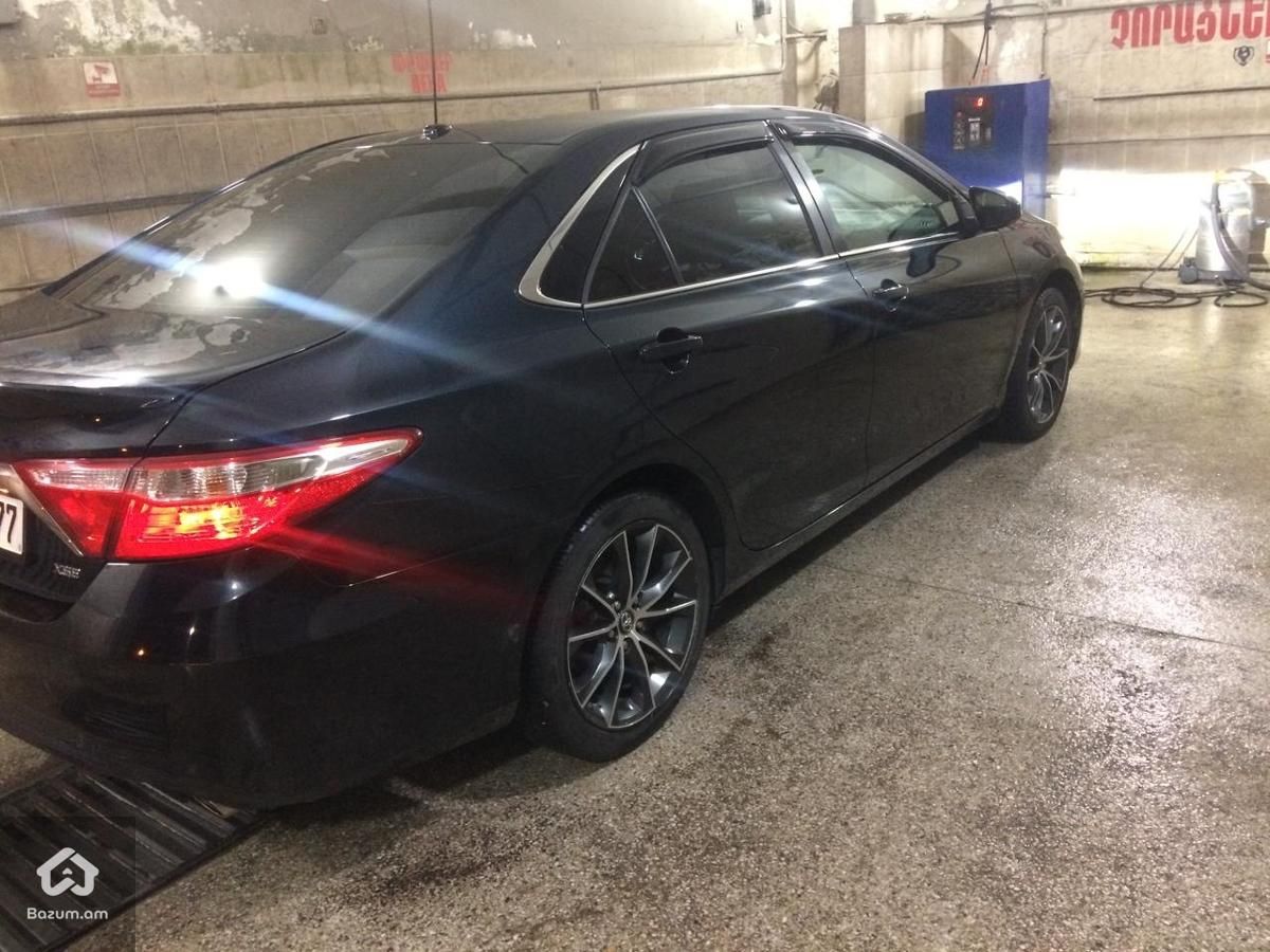 Toyota Camry XSE - image 3