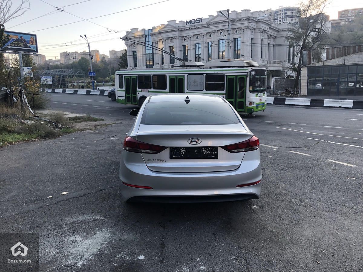Hyundai Elantra - image 6