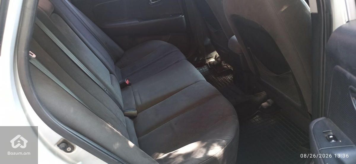 Hyundai Elantra - image 3