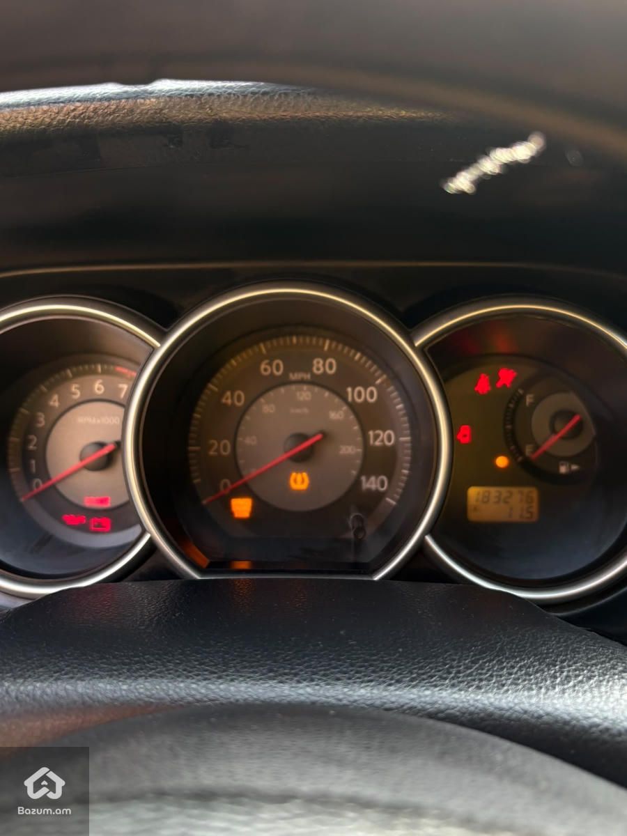 Nissan Versa - image 13