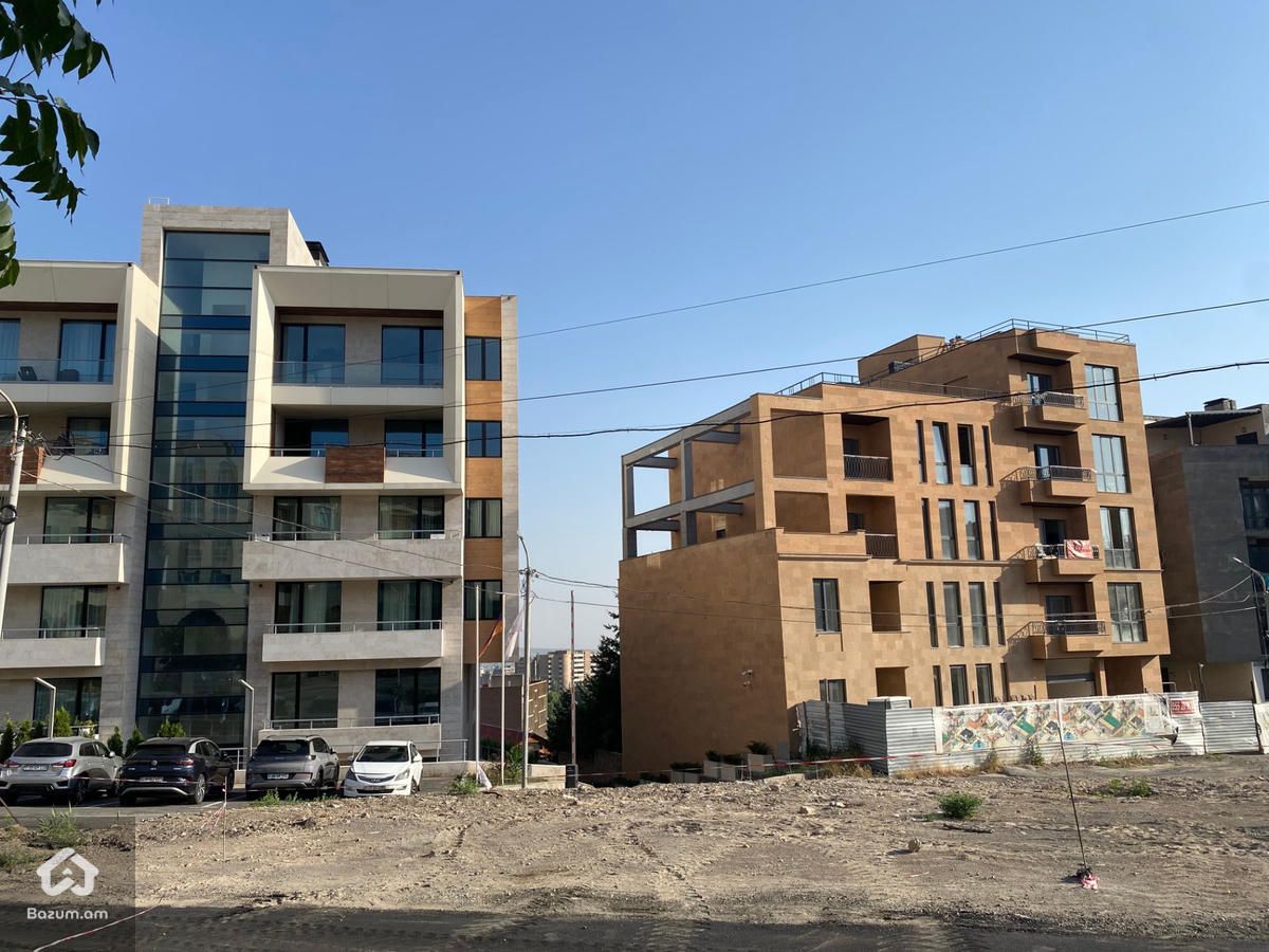 Վաճառվում է 4 սենյականոց ընդարձակ բնակարան Կենտրոնում - image 1