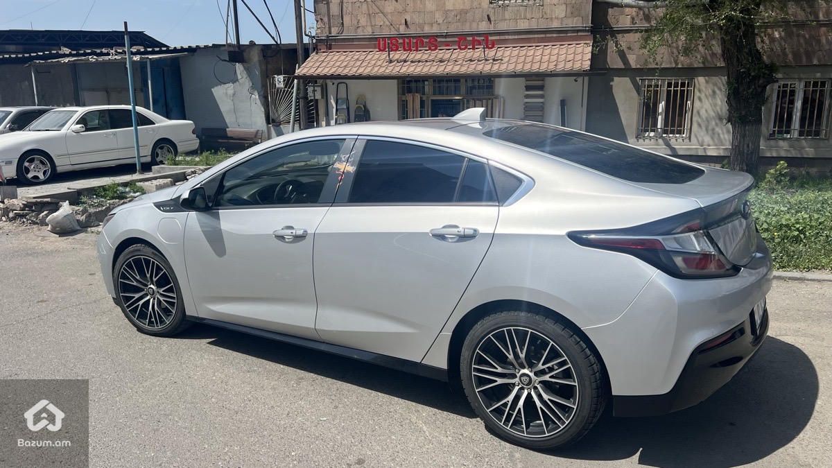 Chevrolet Volt 2017 - image 1