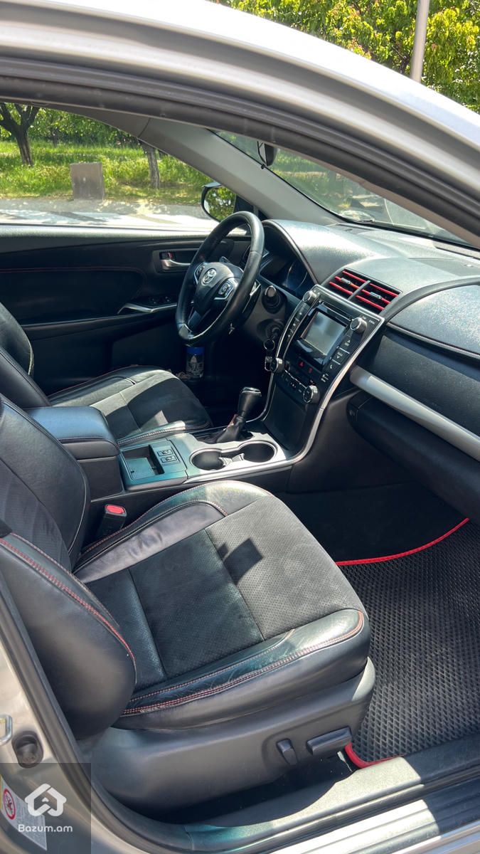 Toyota Camry XSE - image 10