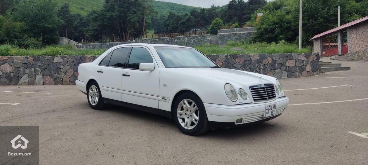 Mercedes-Benz E-Class W210 - image 10