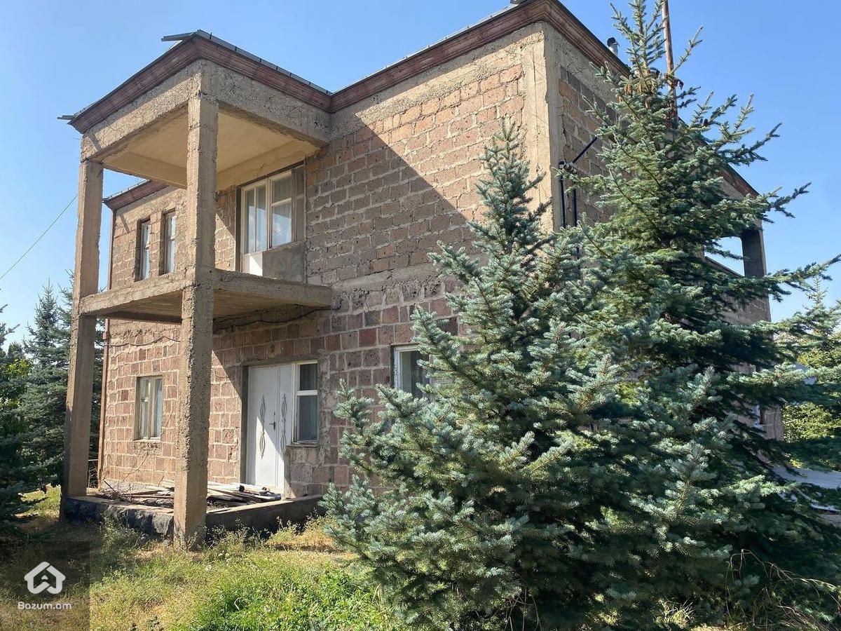 Վաճառվում է եռահարկ առանձնատուն Զովքում - image 1