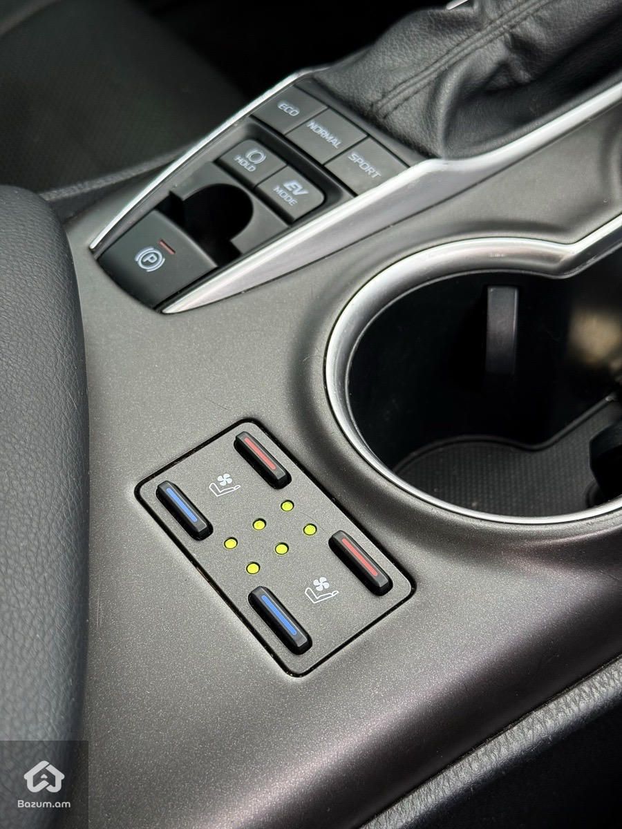Toyota Camry 2021 HYBRID - image 11