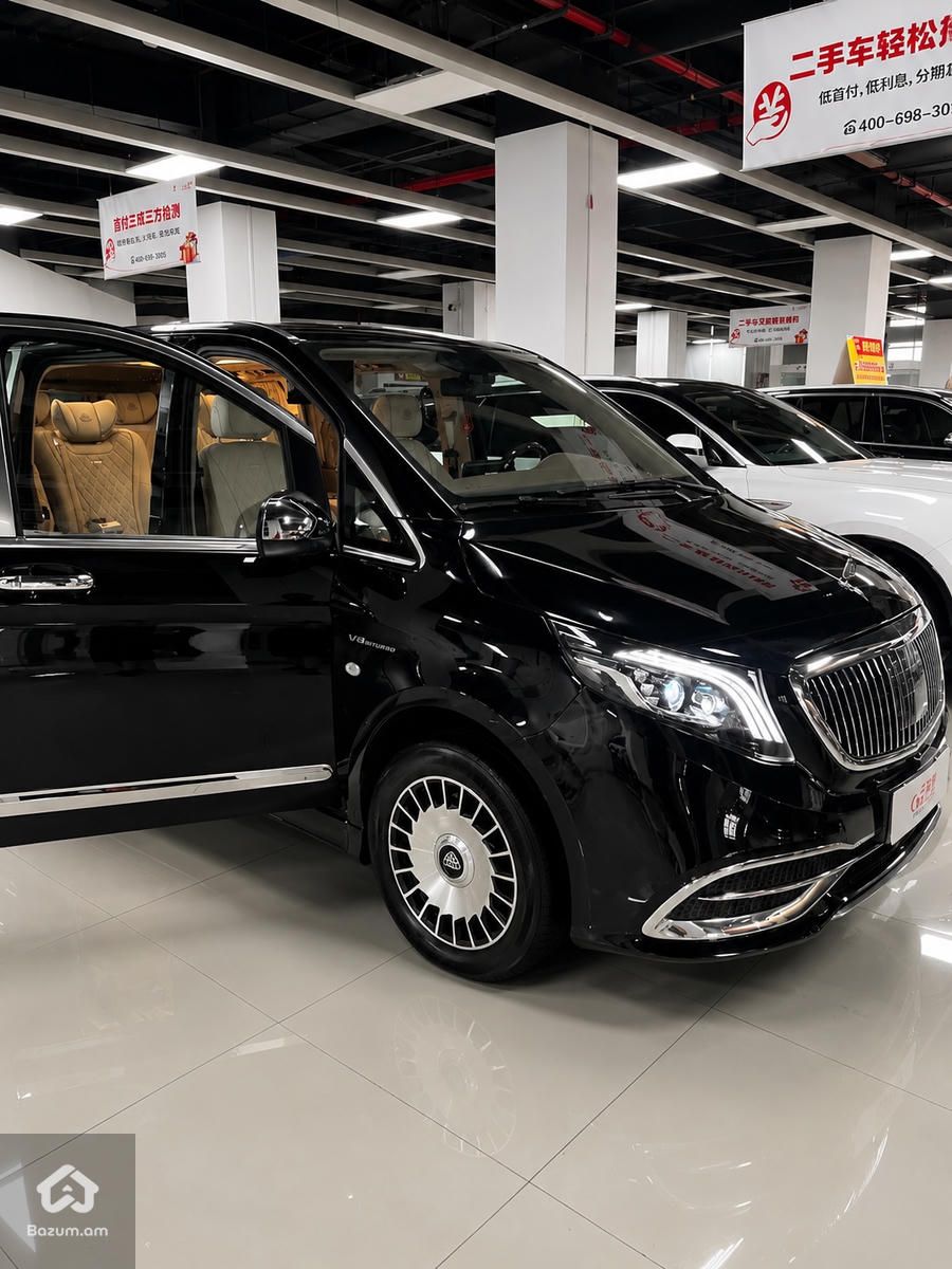 Mercedes-Benz V-Class Maybach V680 - image 3