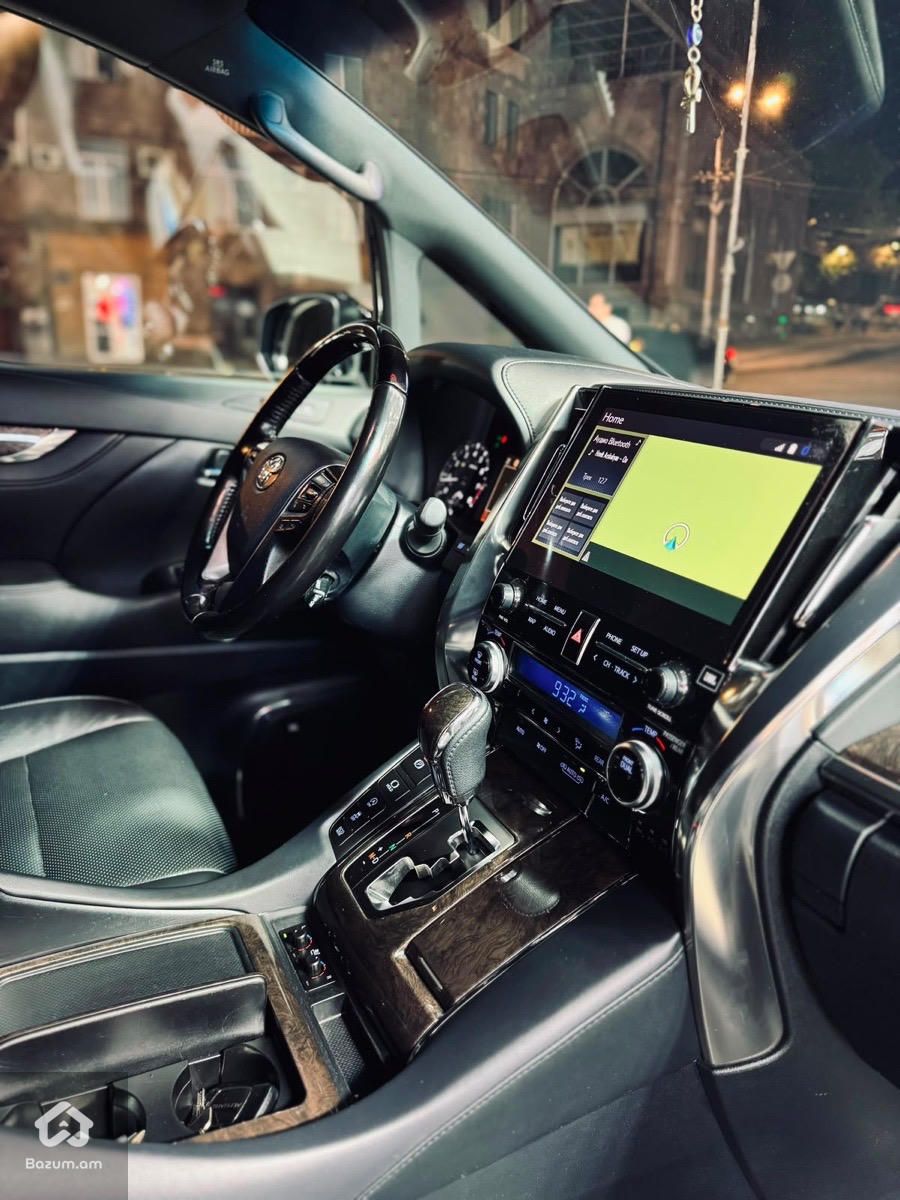 Toyota Alphard 2022 - image 11