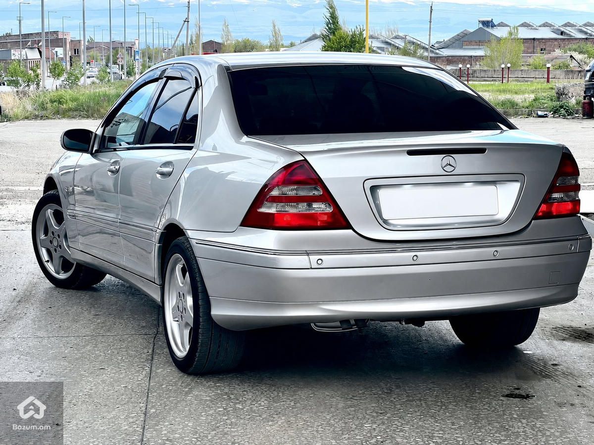 Mercedez Benz W203 - image 2