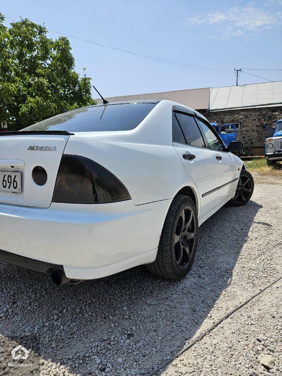 Toyota Altezza 1999 - image 10