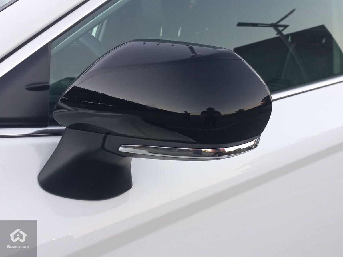 Toyota Camry 2023 - image 9