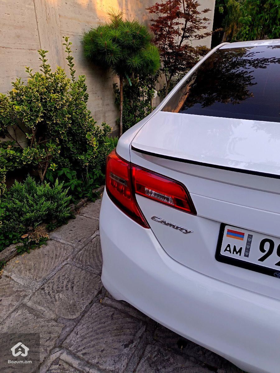 Toyota Camry - image 7