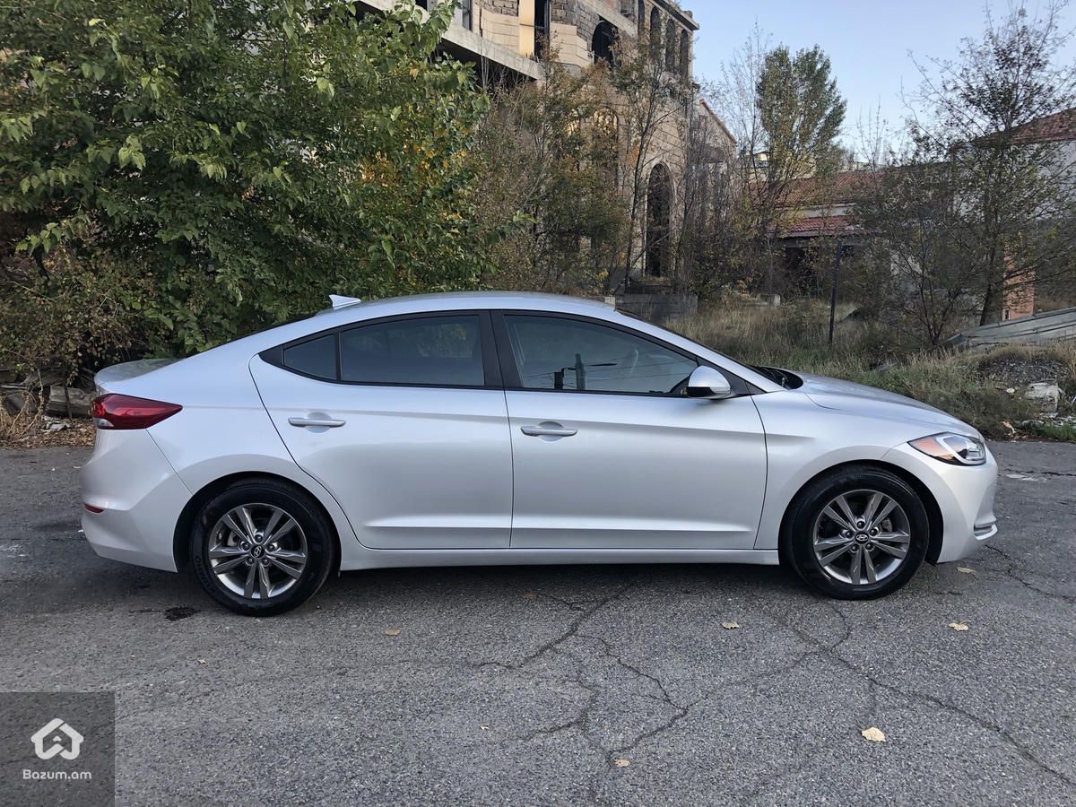 Hyundai Elantra - image 9