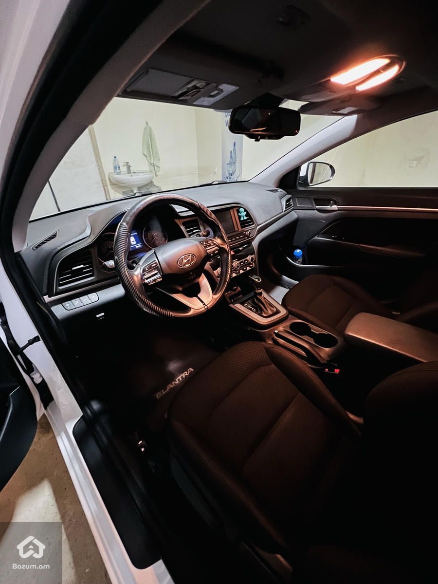Hyundai Elantra Value Edition - image 9