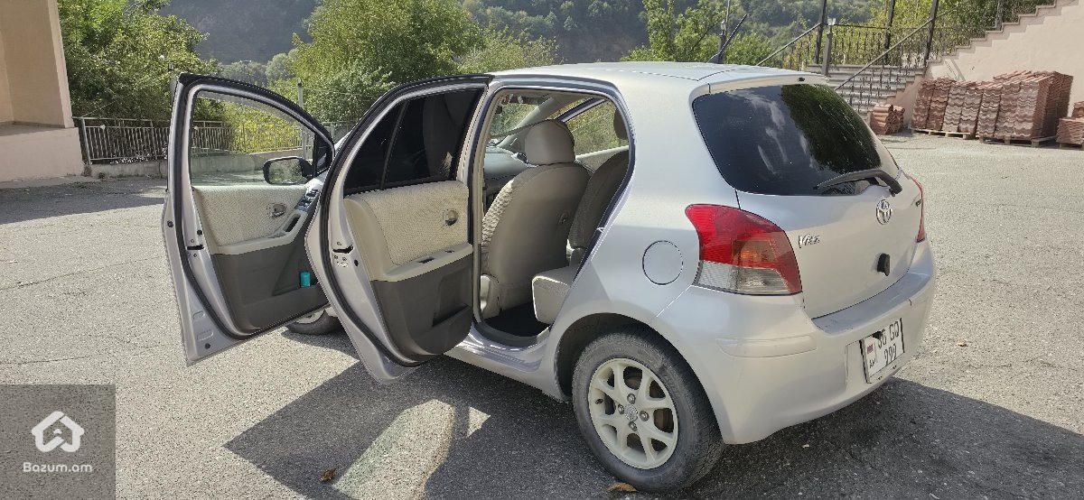 Toyota Vitz 2010 - image 7