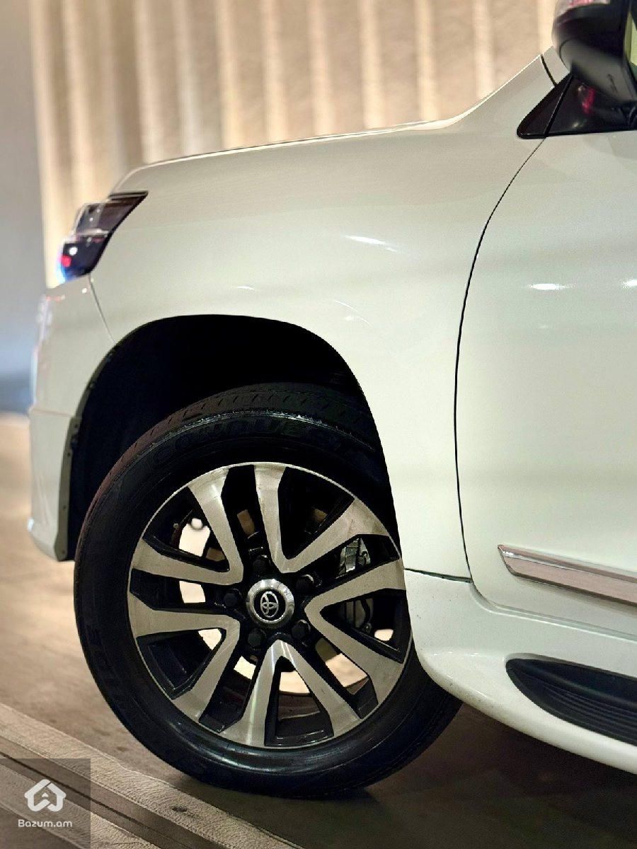 Toyota Land cruiser 200 - image 5