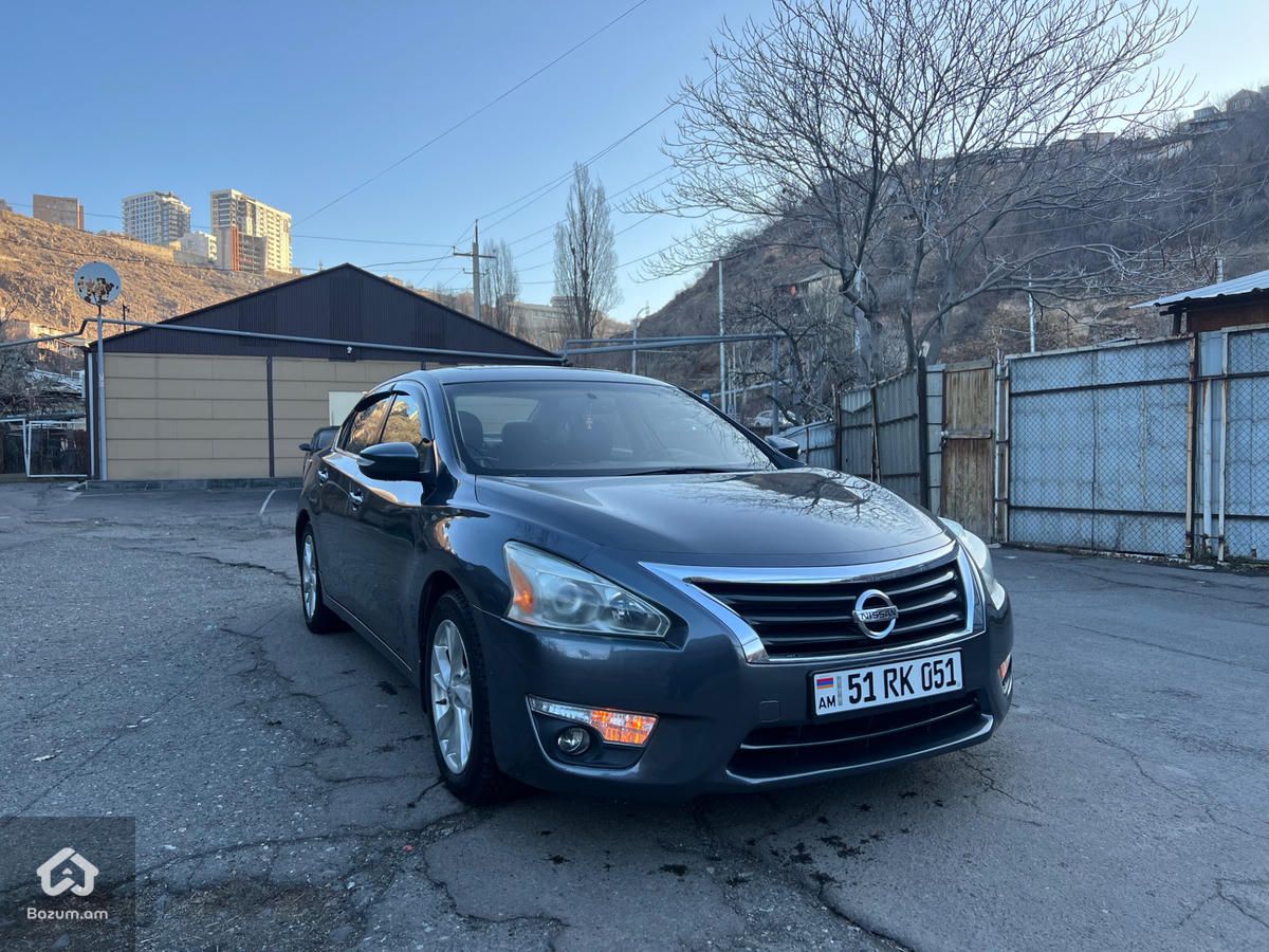 Nissan Altima - image 2
