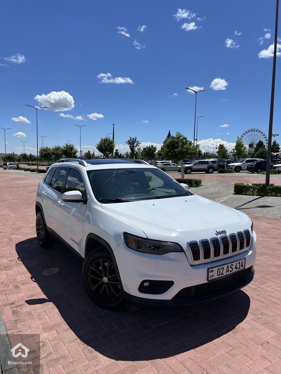 Jeep Cherokee - image 1