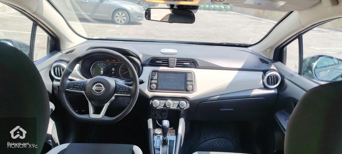 Nissan Versa - image 9