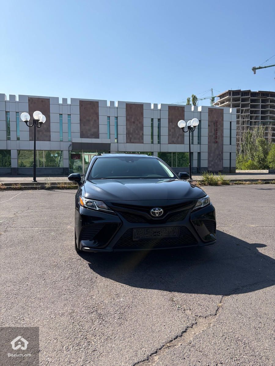Toyota Camry SE 2020 - image 1