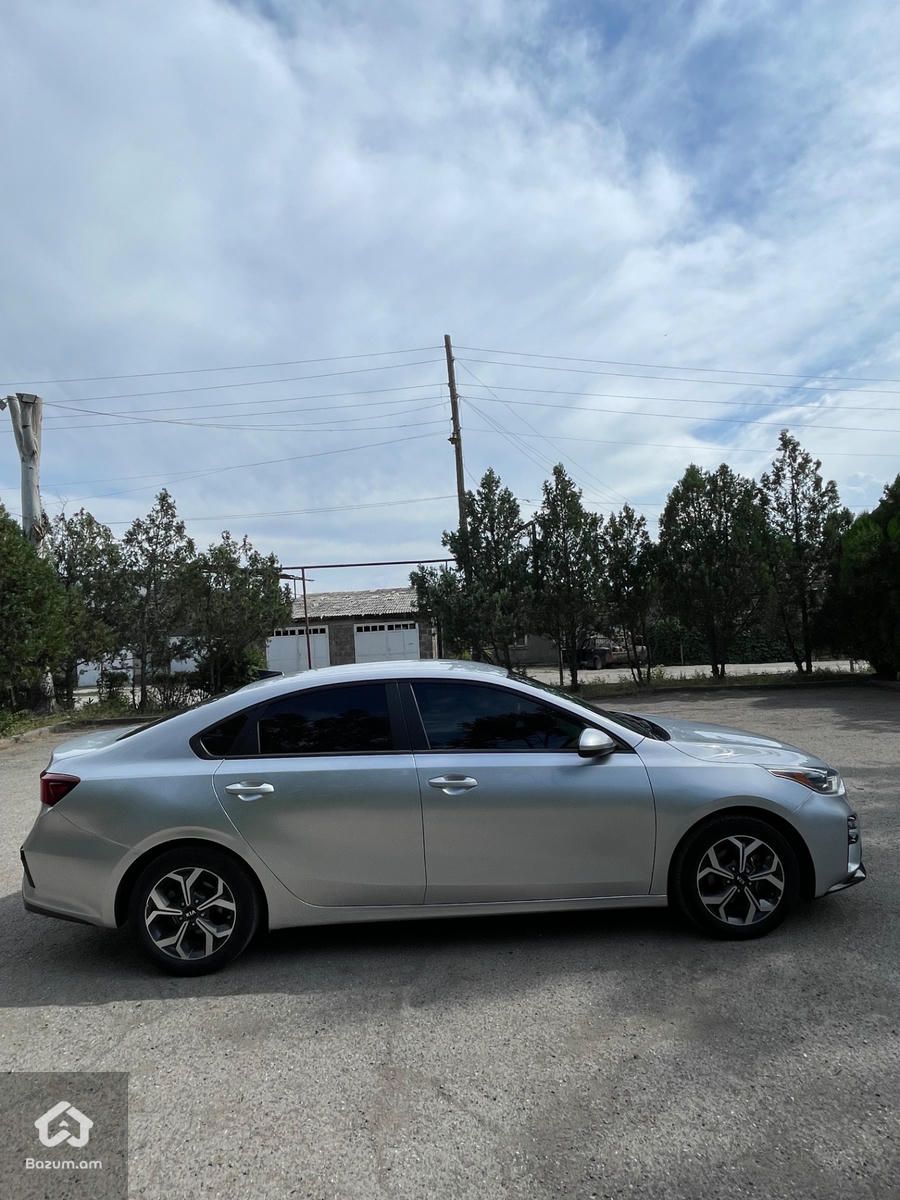 Kia Forte - image 6
