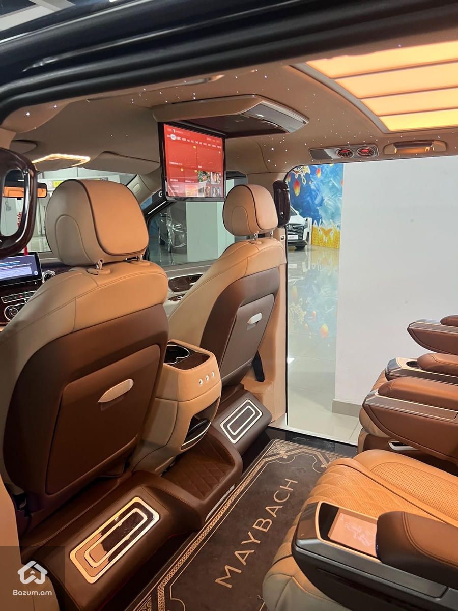 Mercedes-Benz V-Class Maybach V680 - image 12