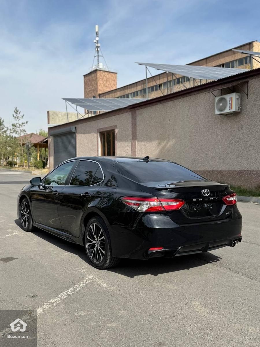 Toyota Camry SE - image 7