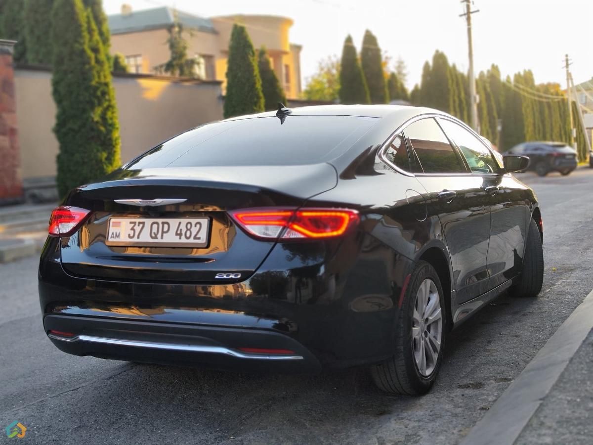 Chrysler 200  - image 4