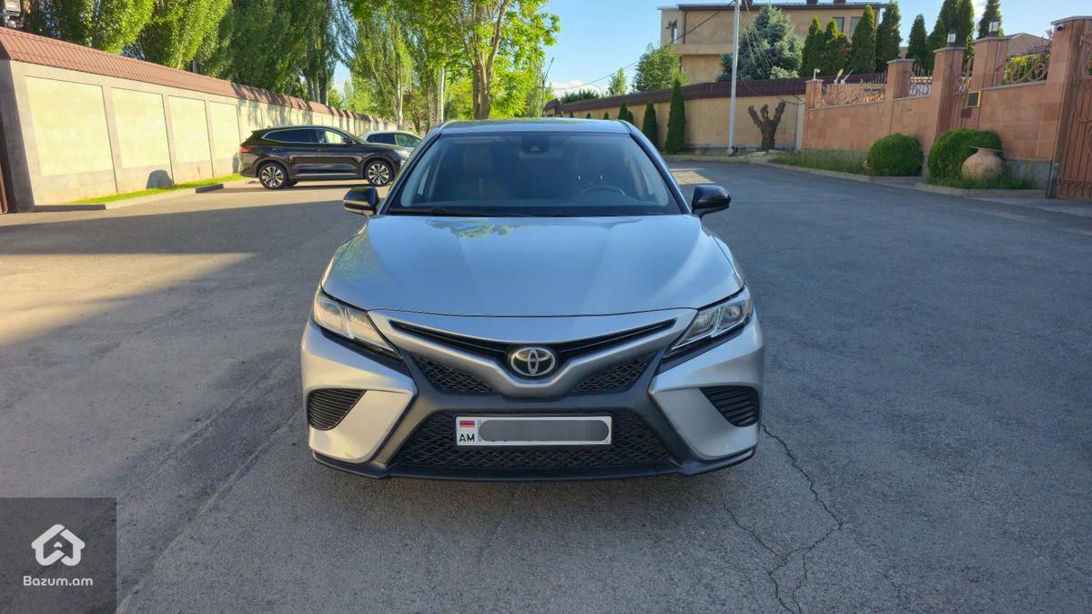 Toyota Camry SE 2.5L - image 8