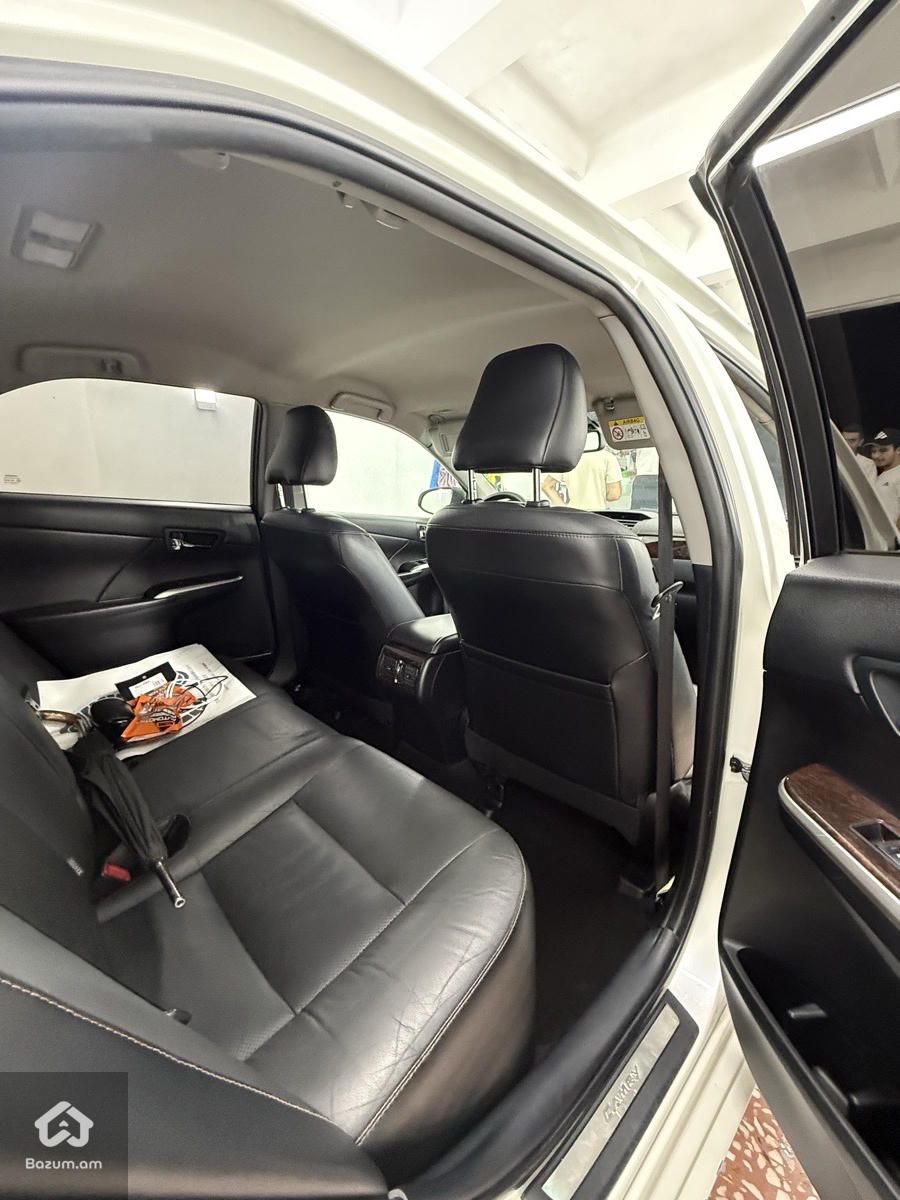 Toyota Camry 2015 - image 9