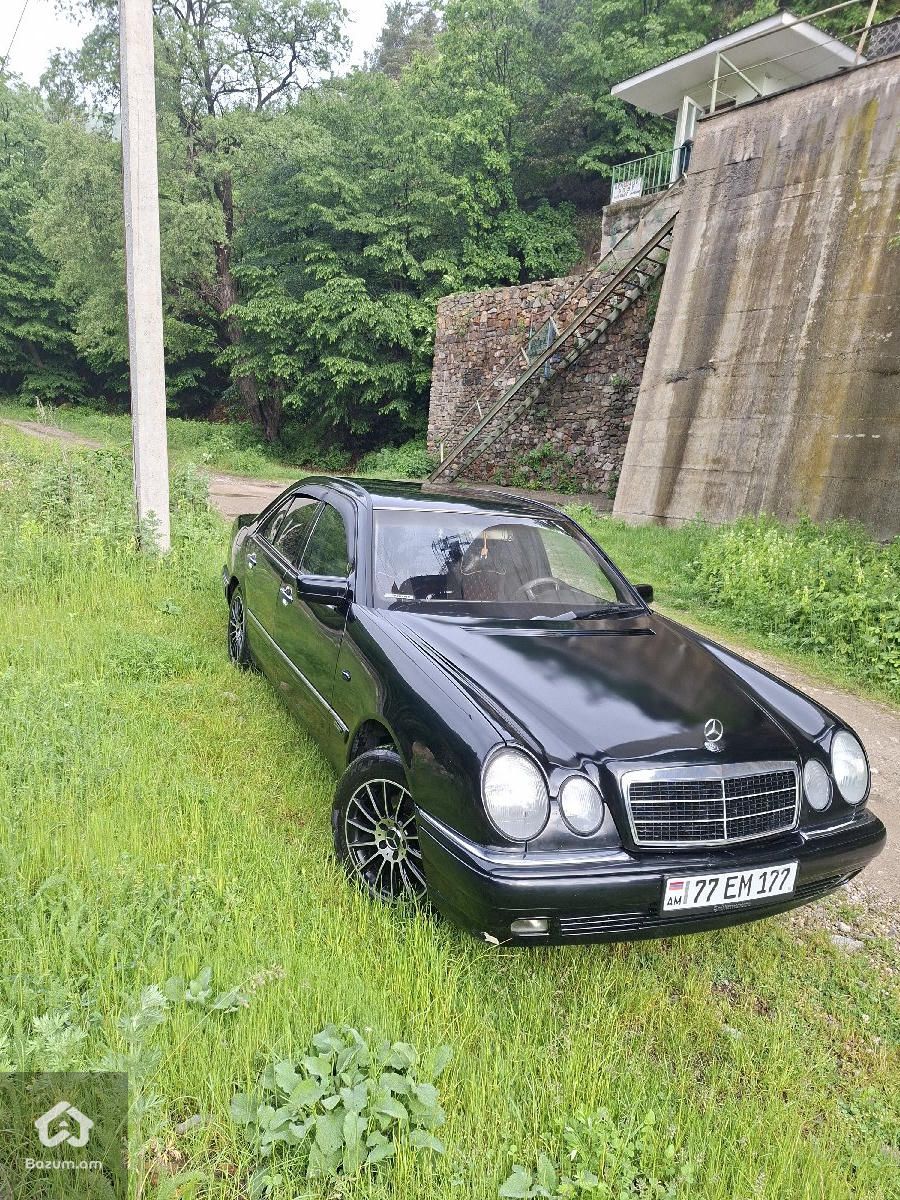 Mercedes-Benz E 200 1999 - image 1