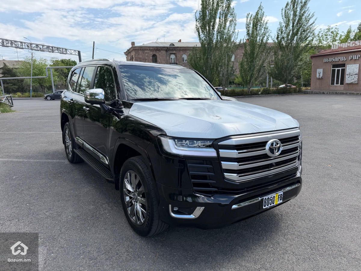 TOYOTA LAND CRUISER 300 - image 9