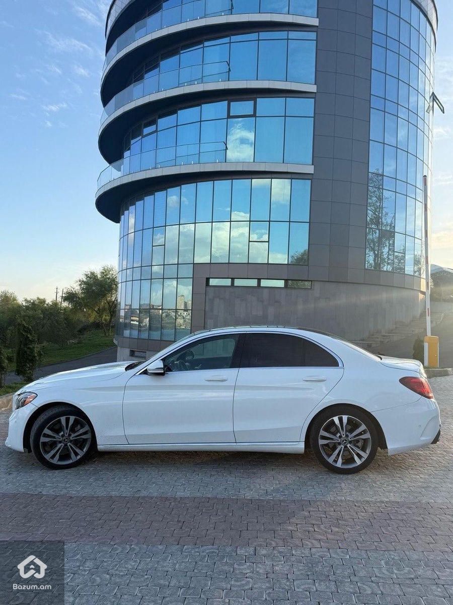 Mercedes Benz C300 - image 2