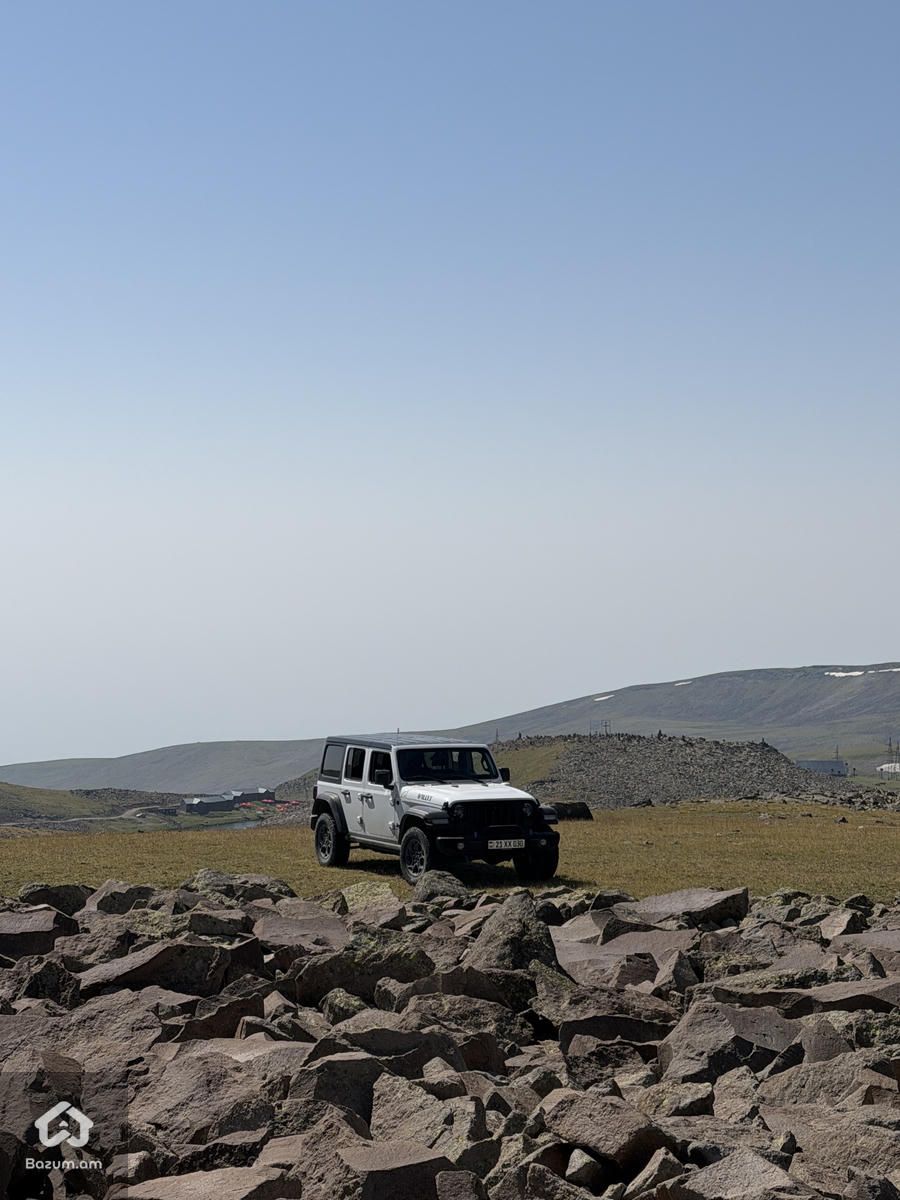 Jeep Wrangler 2023 - image 1