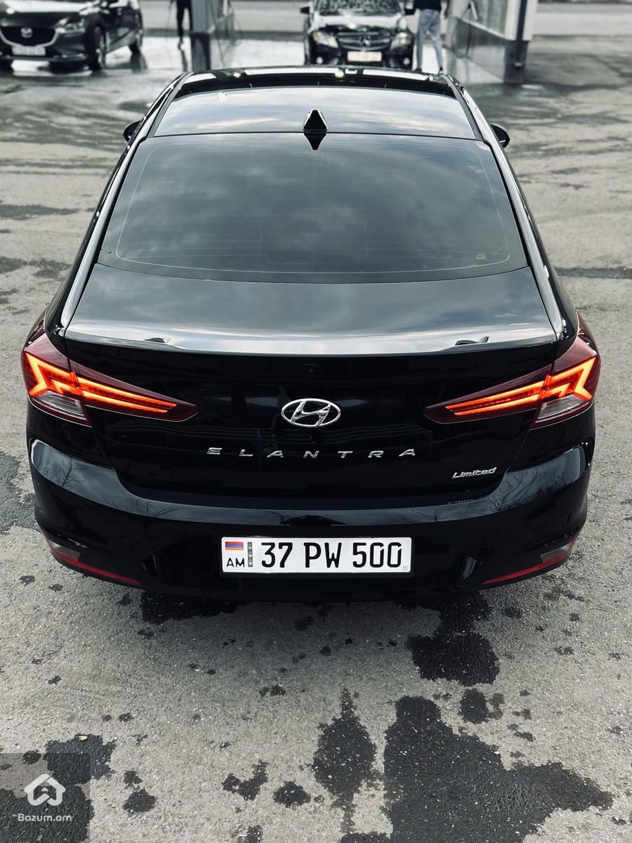 Hyundai Elantra Limited - image 5