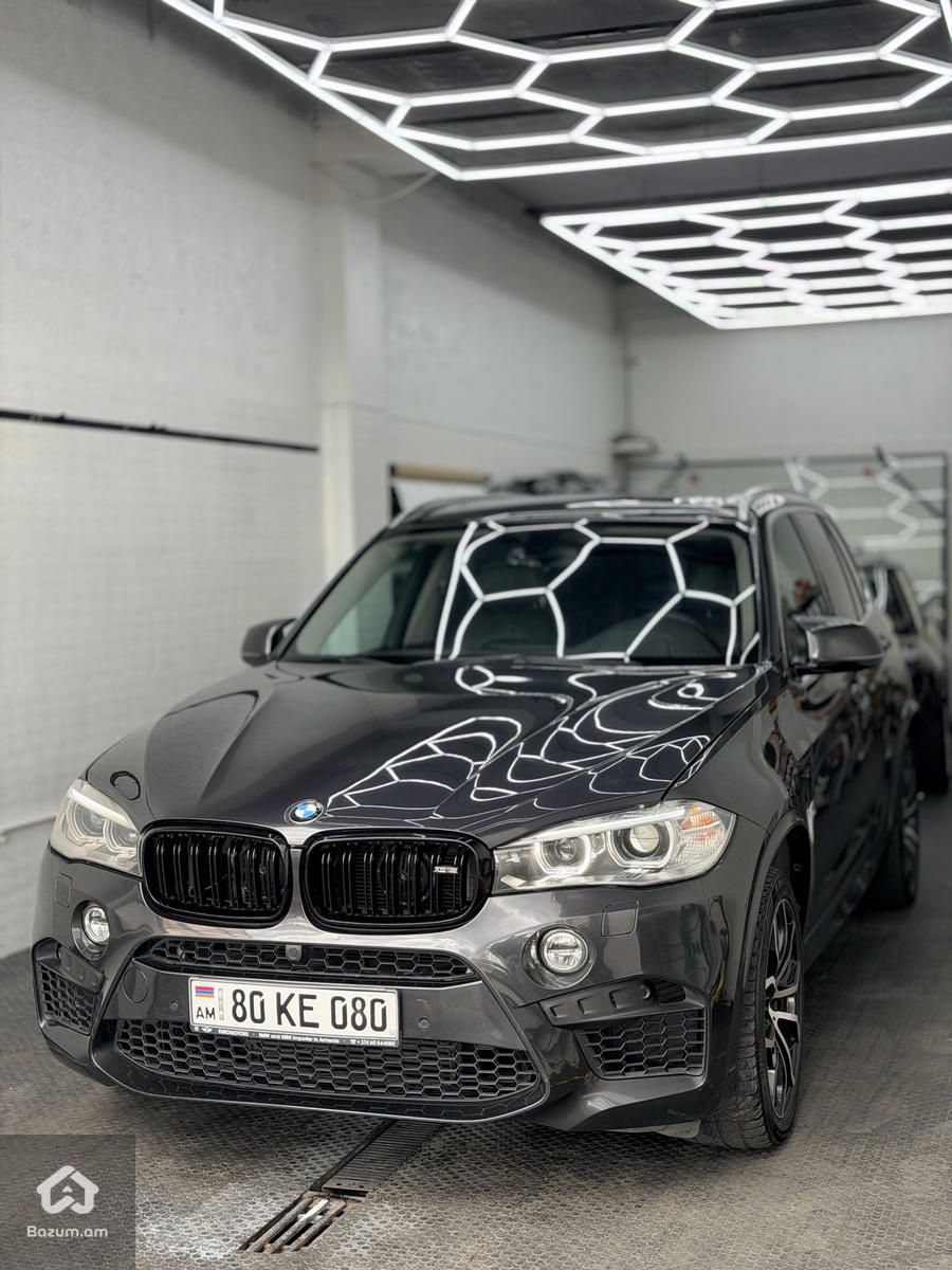 BMW X5 - image 1