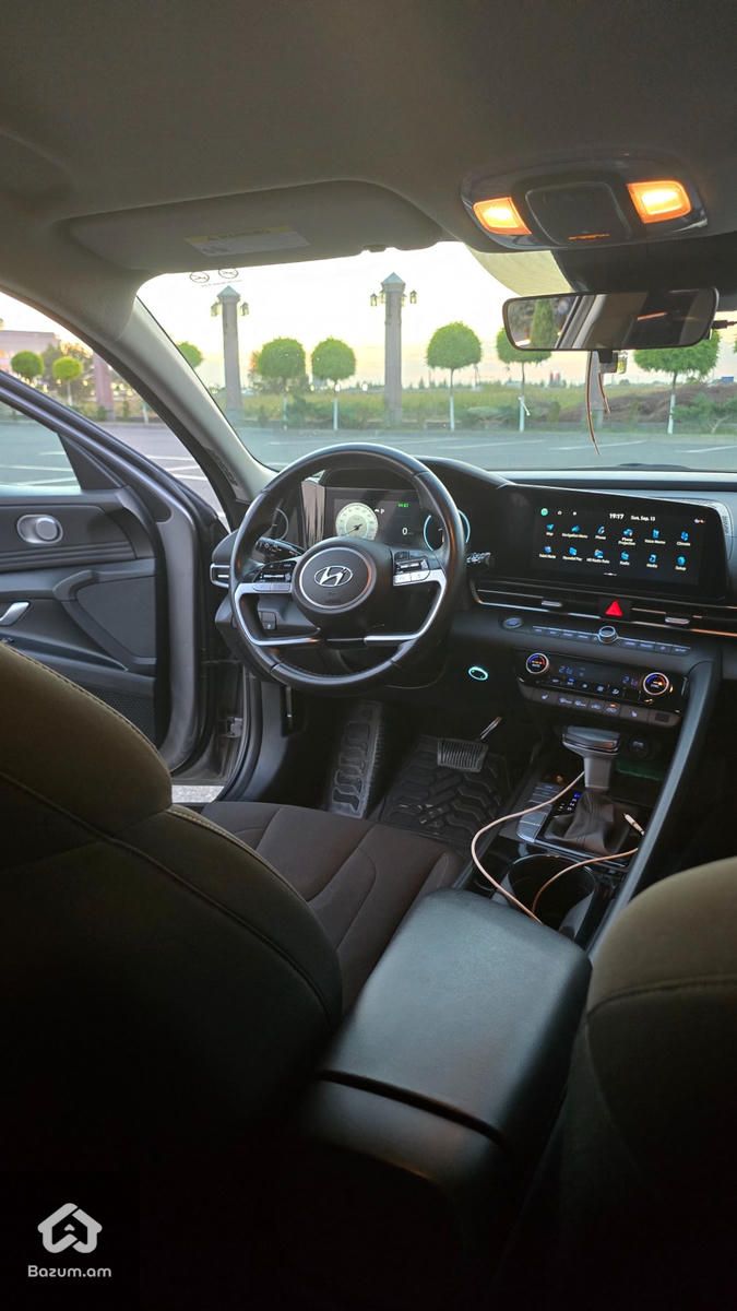 Hyundai Elantra SEL + 2022 - image 8