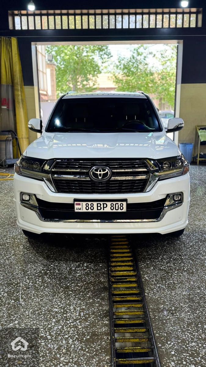 Toyota Land cruiser 200 - image 2