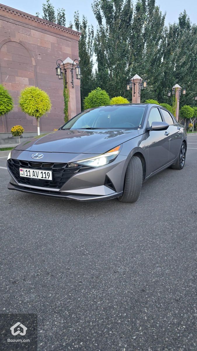 Hyundai Elantra SEL + 2022 - image 2