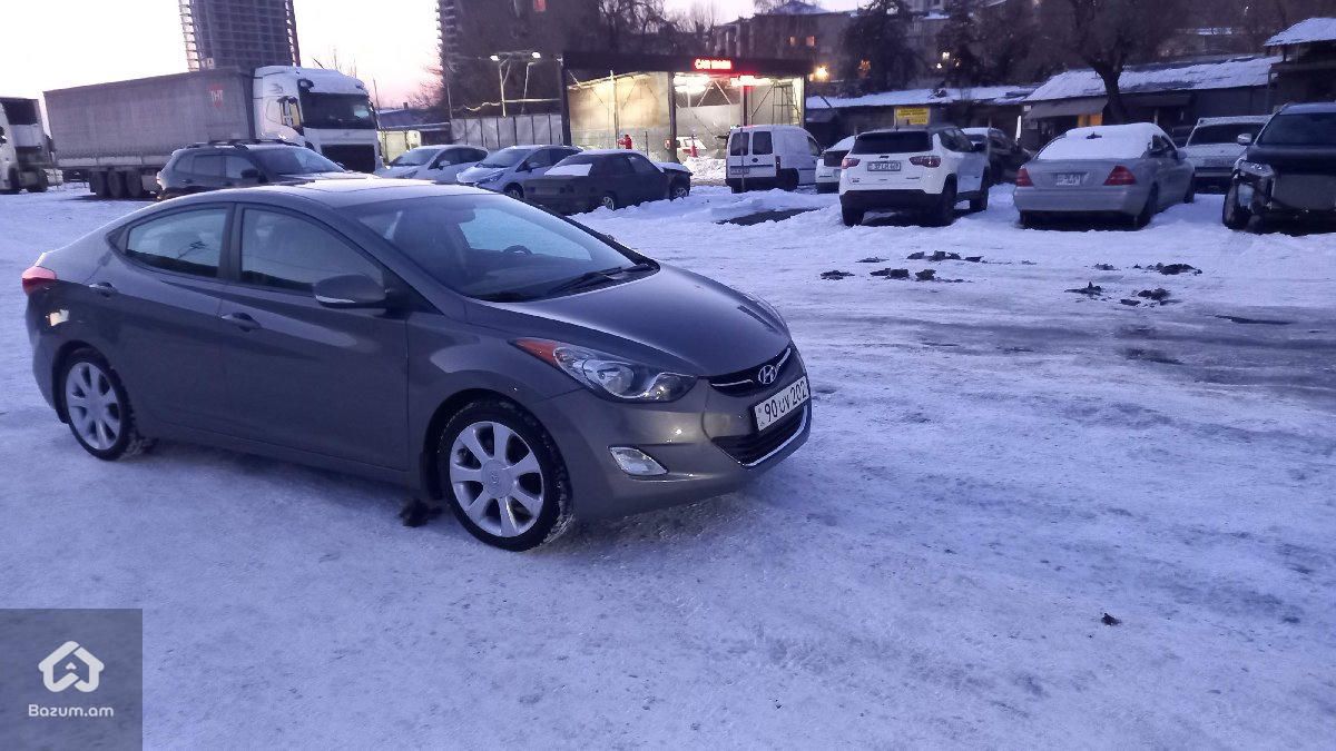 Hyundai Elantra 2012