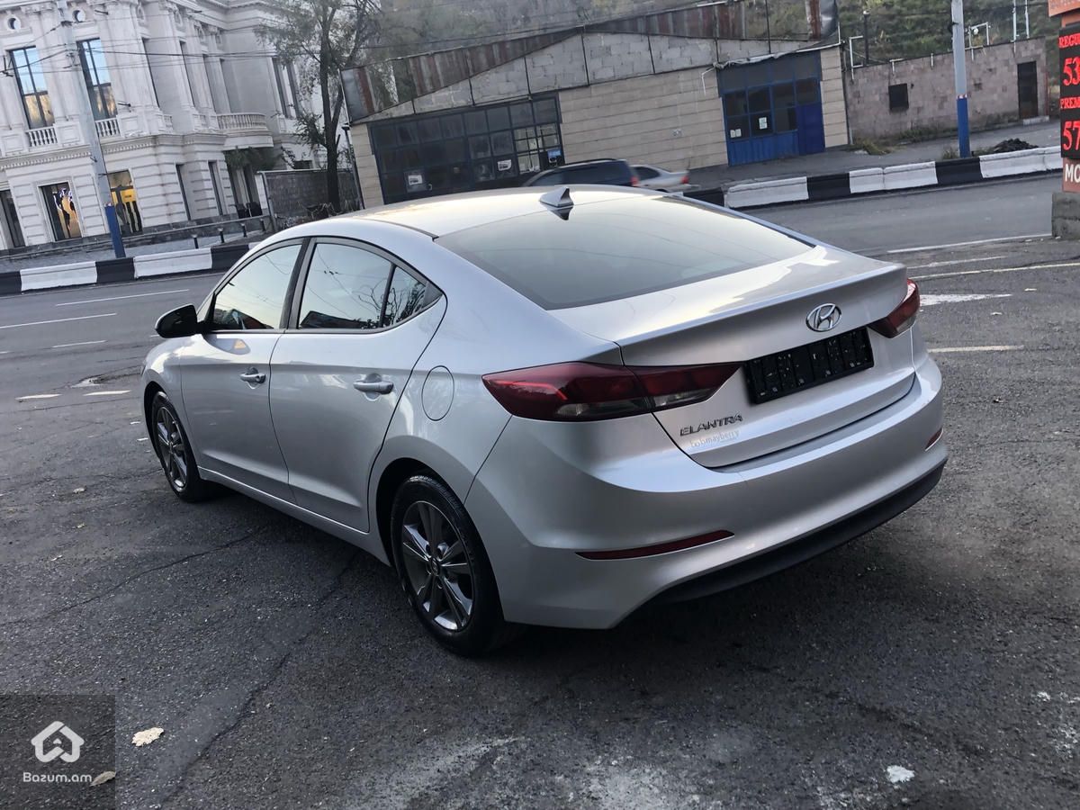 Hyundai Elantra - image 5
