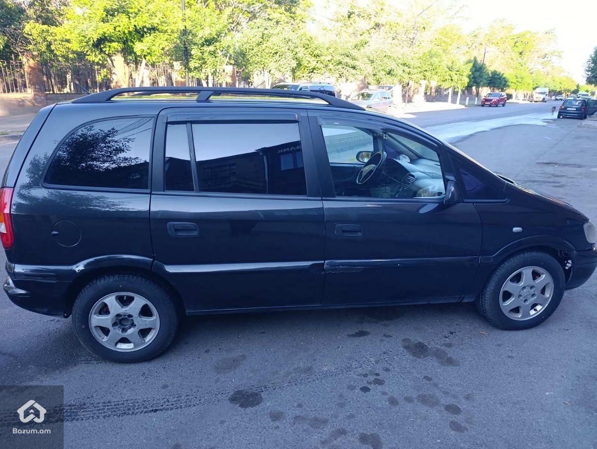 Opel Zafira - image 1