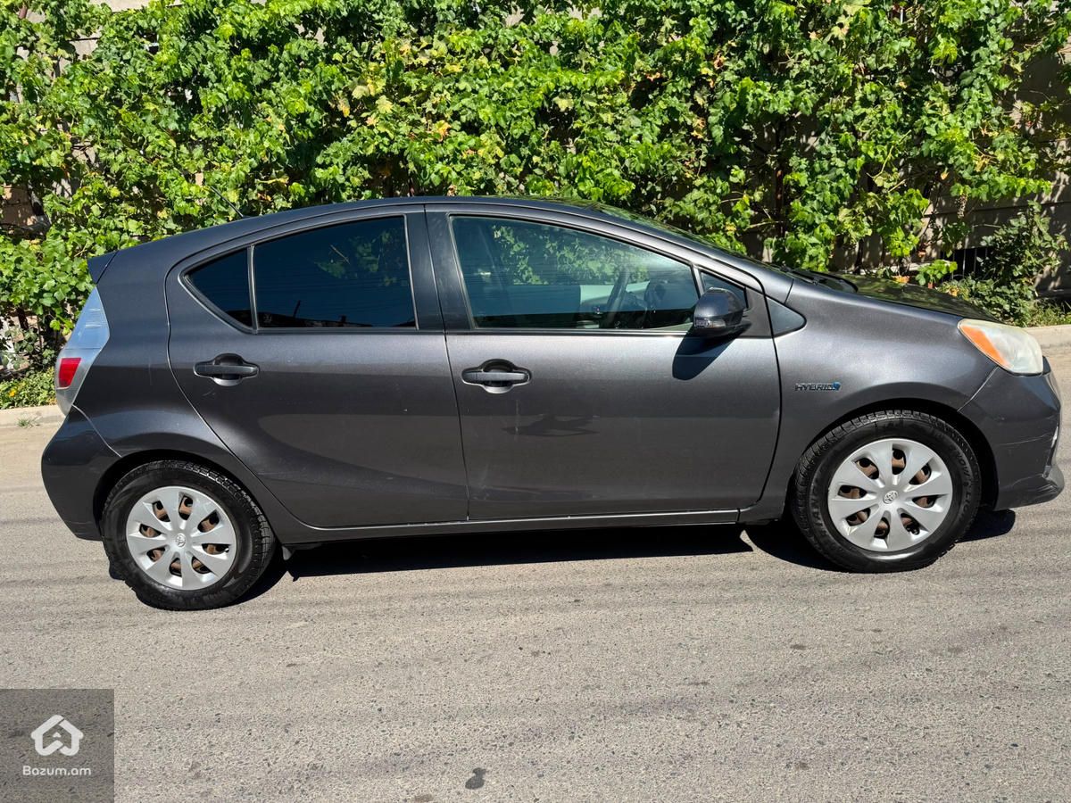 Toyota Prius 2013 - image 3