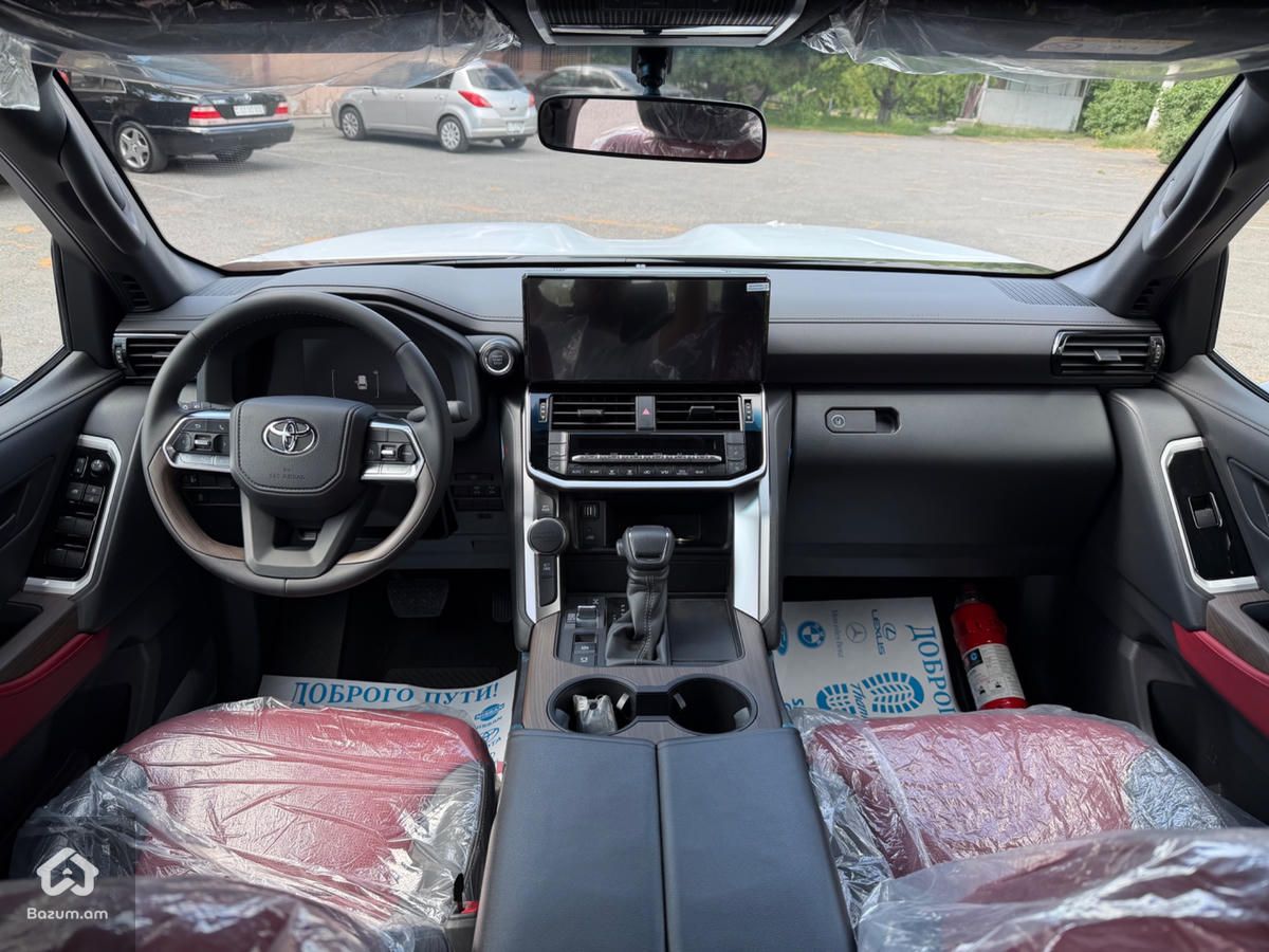 TOYOTA LAND CRUISER 300 - image 6